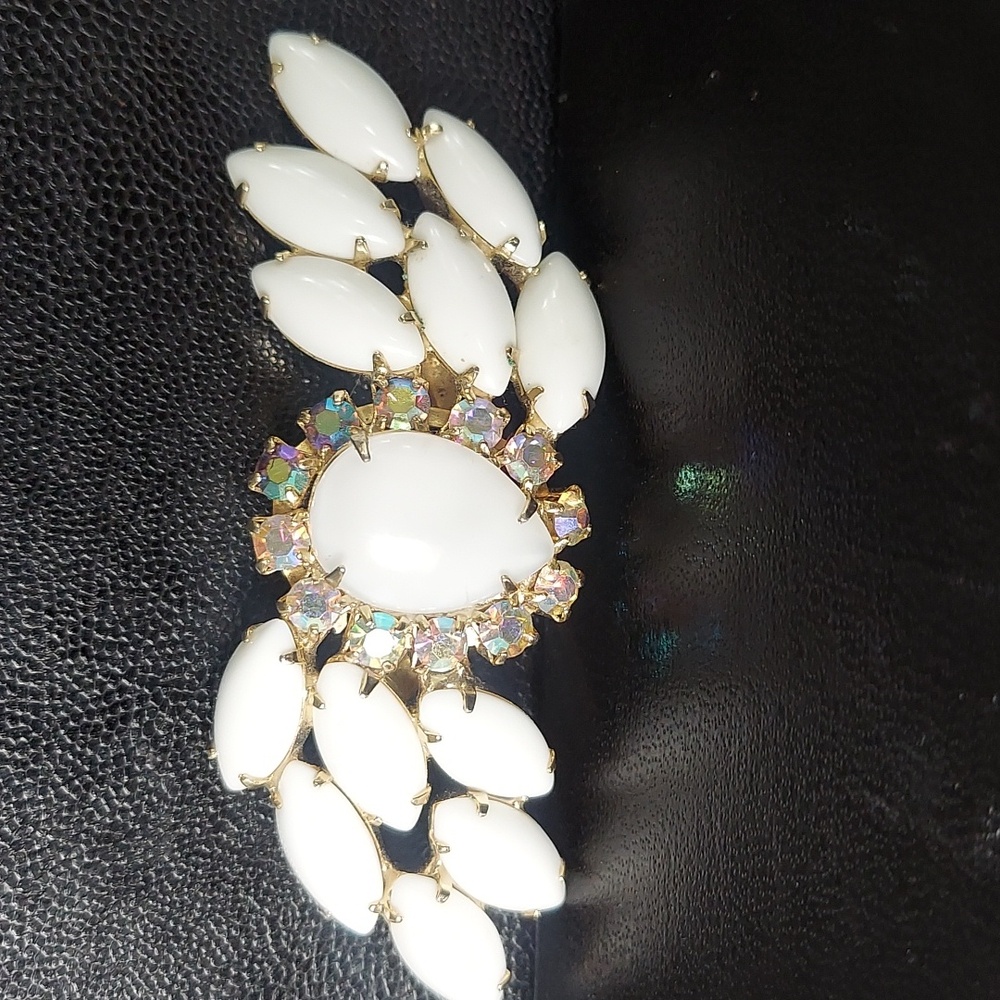 Vintage Milkglass Aurora Borealis Brooch Pin